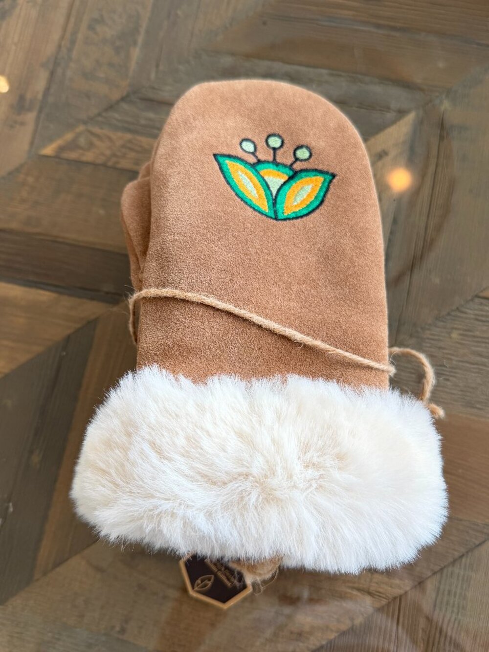 BNWT Manitobah Mukluks Children's Mittens Large